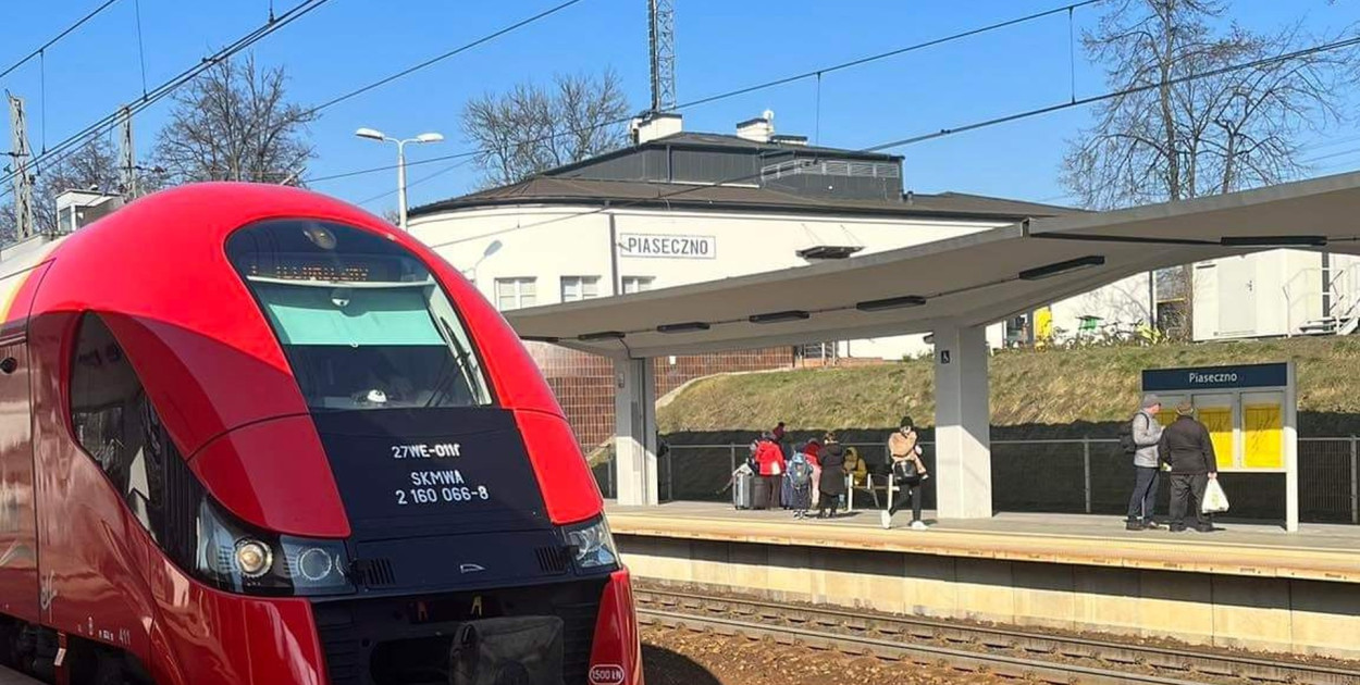 SKM Warszawa - pociąg SKM na stacji Piaseczno