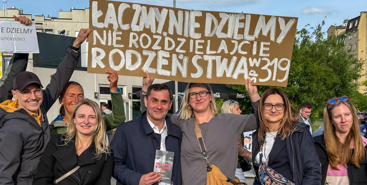 Rodzice i burmistrz po proteście na ostatnim spotkaniu otwartym 7 maja 2025 r. (SK)