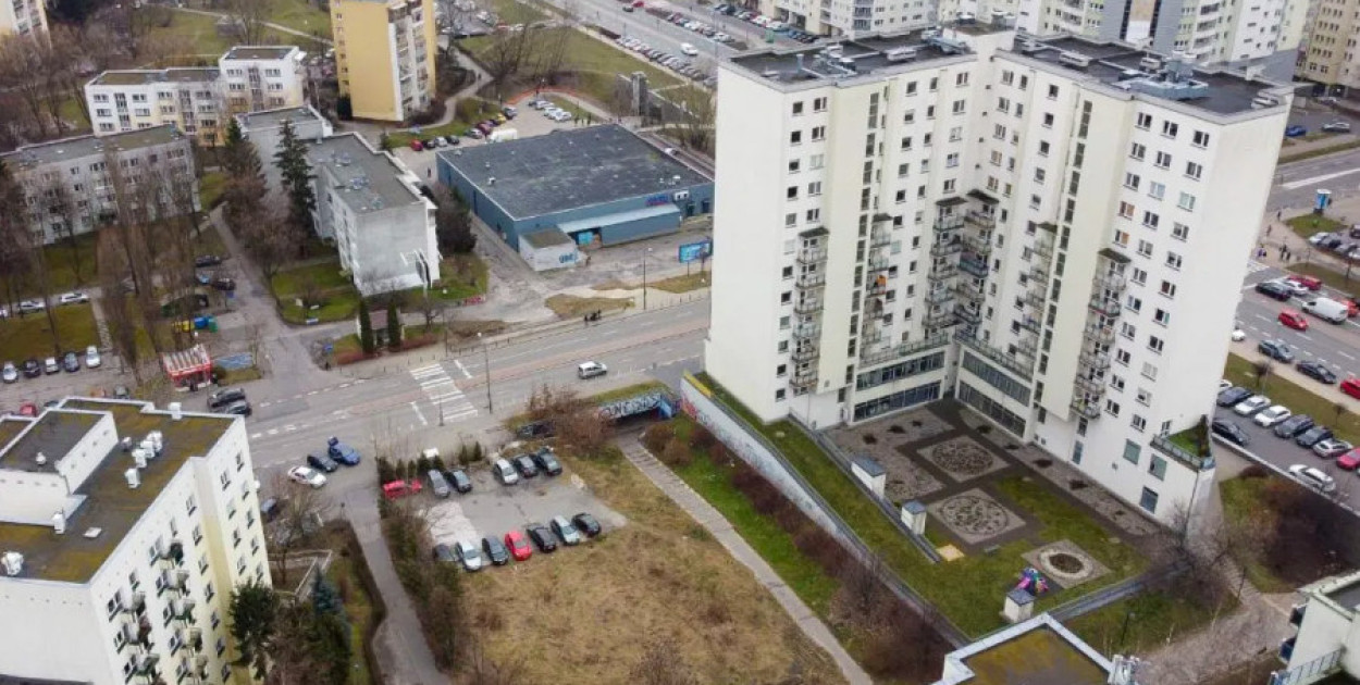materiały syndyka masy upadłościowej Włodarzewska - zdjęcia z ogłoszenia o sprzedaży działki