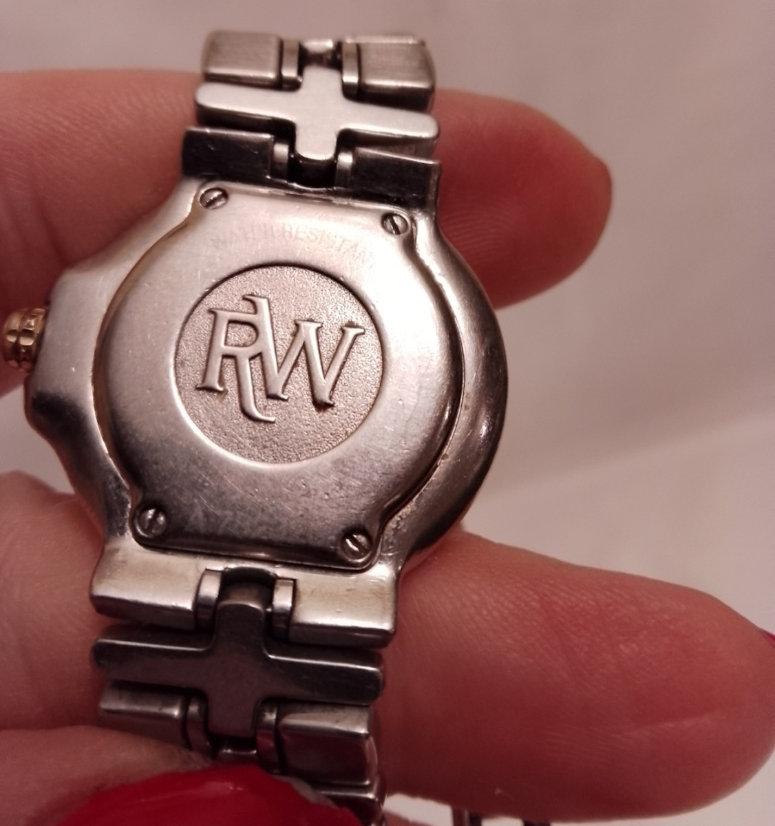 Jeden ze skradzionych zegarków (policja)