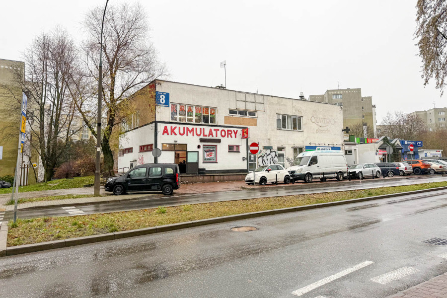 Pawilon usługowy przy Dembowskiego 8 (SK)