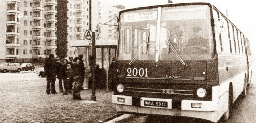 Ikarus przy osiedlu spółdzielni Służew nad Dolinką (autor nieznany)