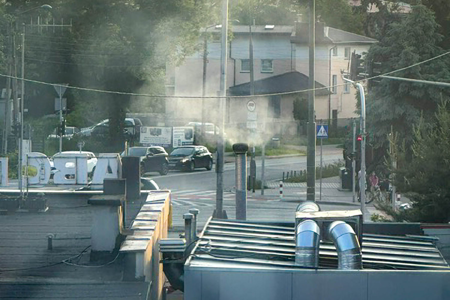 Dymiący komin z baru Guzar