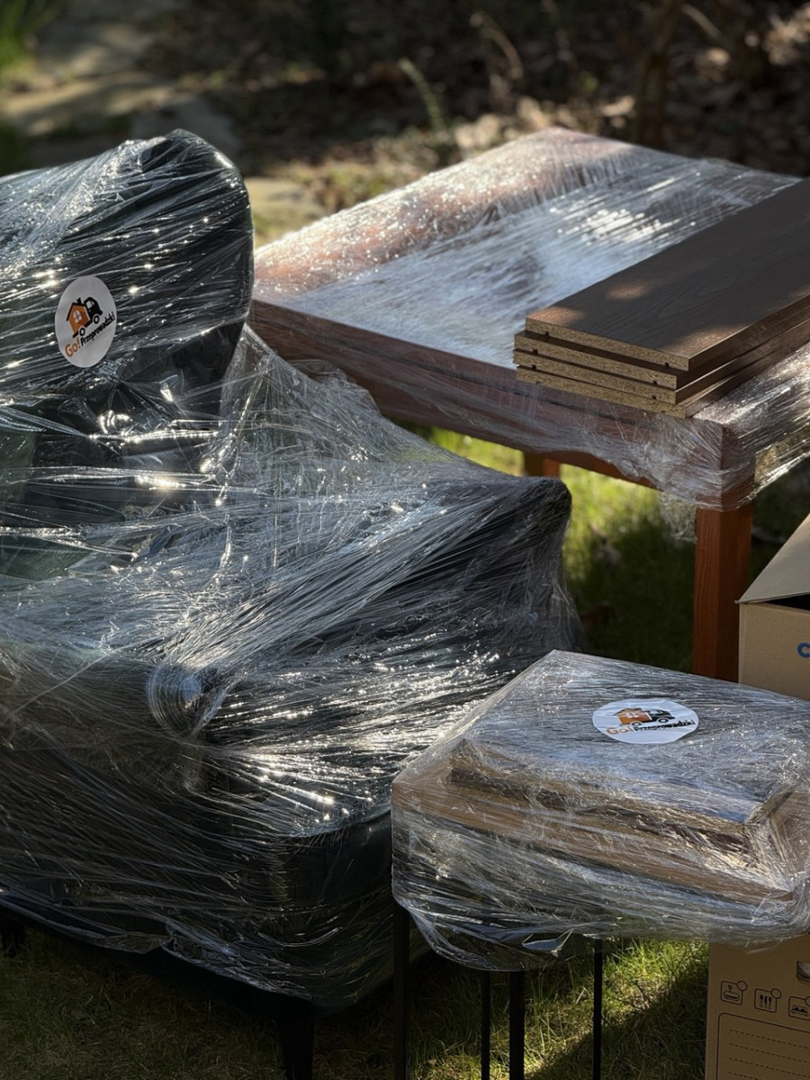 foliowanie i zabezpieczanie mebli do przeprowadzki w Warszawie