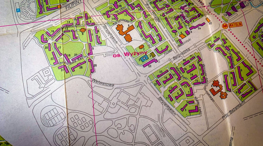 powyżej: połączenie Belgradzkiej z Pileckiego w postaci ul. Welwetowej znajdowało się na planie Ursynowa z 1986 roku. Wyd. PPWK