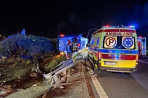 Autokar wypadł z drogi. Dwa wypadki na S2-6176