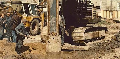 Pierwszy pal, wielki wykop i „luxtorpeda”. Tak wspominamy budowę metra!