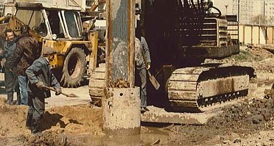 Pierwszy pal, wielki wykop i „luxtorpeda”. Tak wspominamy budowę metra!