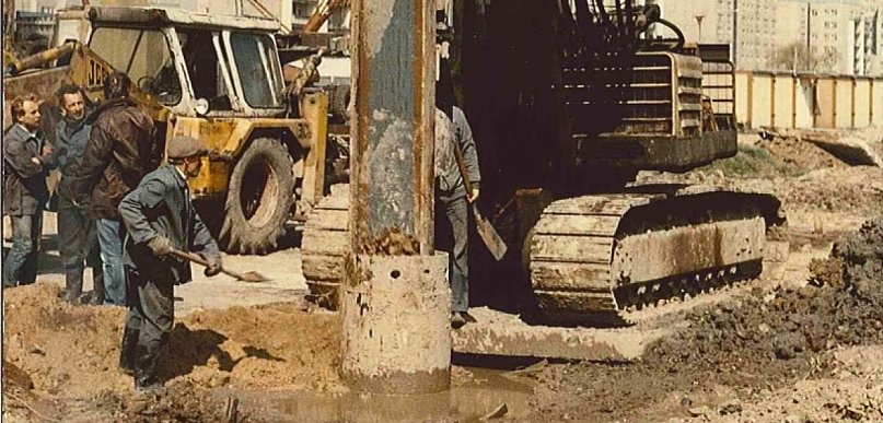 Pierwszy pal, wielki wykop i „luxtorpeda”. Tak wspominamy budowę metra!