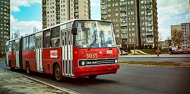 Błoto, ścisk i pierwsze Ikarusy. Historia komunikacji miejskiej na Ursynowie