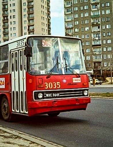 Błoto, ścisk i pierwsze Ikarusy. Historia komunikacji miejskiej na Ursynowie