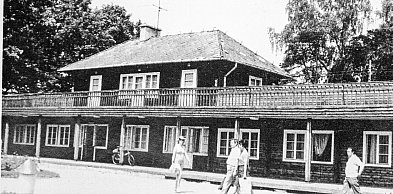 Co łączy słynną klubokawiarnię w parku w Powsinie z Prudentialem?