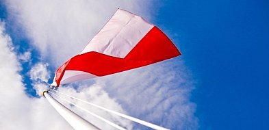 Tysiąc biało-czerwonych flag z okazji Święta Flagi RP. Ratusz rozda także te unijn-19824