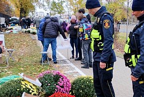 Startują akcje "Hiena" i "Znicz". Straż i policja przy cmentarzach-31585