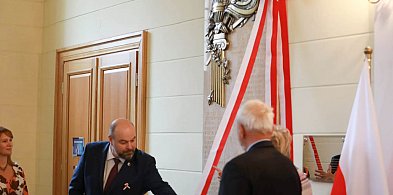 Historyczna tablica wróciła na SGGW. Po 73 latach!-31812