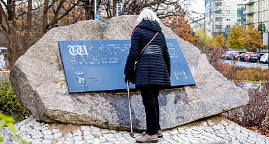 Przez 24 lata wprowadzała w błąd. Tablica historyczna na Kabatach wymieniona!-31879