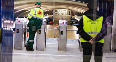 Trzy stacje metra były zamknięte. Metro kursowało w pętli-32935