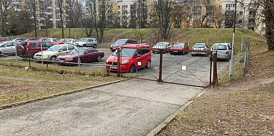 Dzielnica odbiera i daje. Spór o sąsiedzkie parkingi na Ursynowie-33206