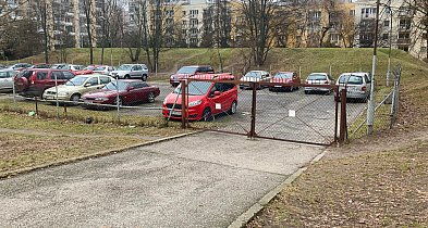 Dzielnica odbiera i daje. Spór o sąsiedzkie parkingi na Ursynowie-33206