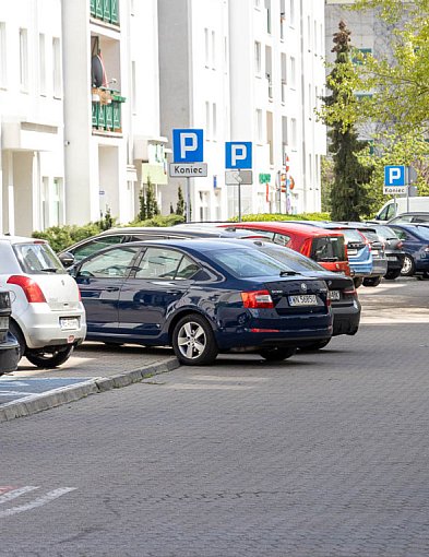 Parkingowy galimatias na ursynowskiej uliczce. Kierowcy bez wyjścia-34399