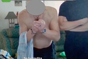 Nieletni znęcali się nad nieporadnym seniorem. Transmisje w sieci-34525