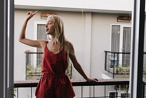 Na balkonie nie wszystko wolno. Te błędy mogą sporo kosztować-34563