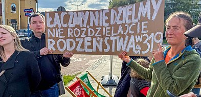 "Nie rozdzielajcie rodzeństwa!". Protest rodziców na spotkaniu z burmistrzem-34700
