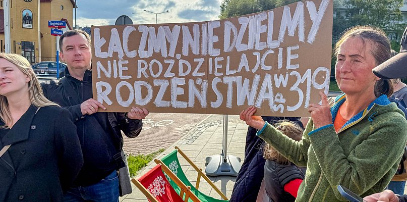 "Nie rozdzielajcie rodzeństwa!". Protest rodziców na spotkaniu z burmistrzem - 34700
