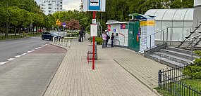 Paczkomaty na nielegalu przy Lanciego na Ursynowie