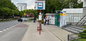 Paczkomaty na nielegalu przy Lanciego na Ursynowie