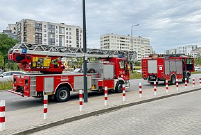 Akcja strażaków w Żabce na Imielinie. Zapaliło się pod sufitem-34945