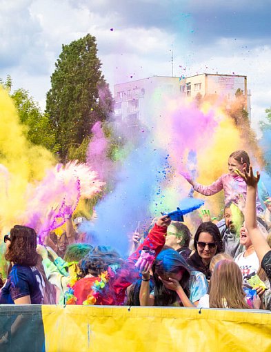 Eksplozja barw na Festiwalu Kolorów! Zobacz zdjęcia-34983