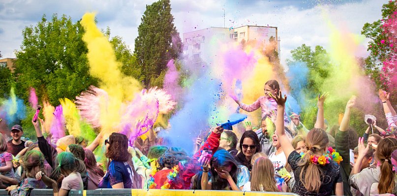 Eksplozja barw na Festiwalu Kolorów! Zobacz zdjęcia - 34983