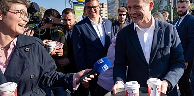 Trzaskowski częstował kawą na Kabatach. I prosił o głos-34999