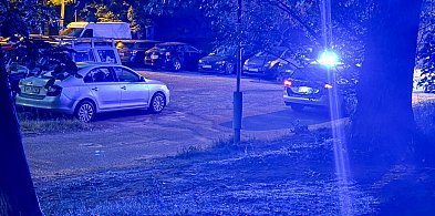 Policyjna akcja na Imielinie. Próba kradzieży auta z parkingu-35010