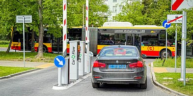 Szlabany w dół! Od wtorku testy płatnego parkingu przy ratuszu na Ursynowie-35013