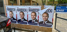 Nocna akcja sztabu Nawrockiego. Plakaty przy szkołach