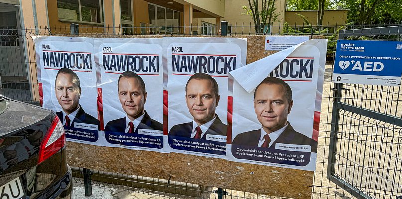 Nocna akcja sztabu Nawrockiego. Plakaty przy szkołach, rodzice oburzeni - 35066