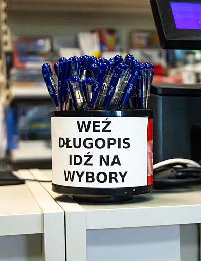 Darmowe długopisy na wybory! Nietypowa akcja sklepu na Kabatach-35102