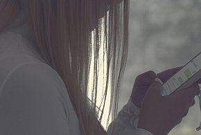 Odgórny zakaz telefonów w szkołach? MEN zdradza plany zmian-35147