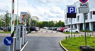 Szlaban przy ratuszu już działa. Na razie bez opłat-35013