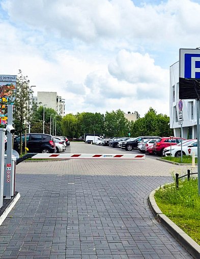 Szlaban przy ratuszu już działa. Na razie bez opłat-35013