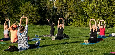 Joga w trawie - darmowe zajęcia na Ursynowie-35334