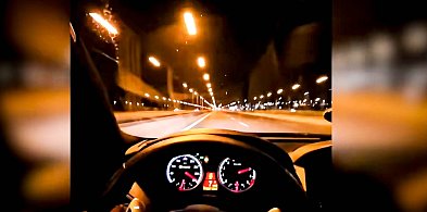 Pędził ekspresówką ponad 390 km/h. Youtuber z zarzutami-35525