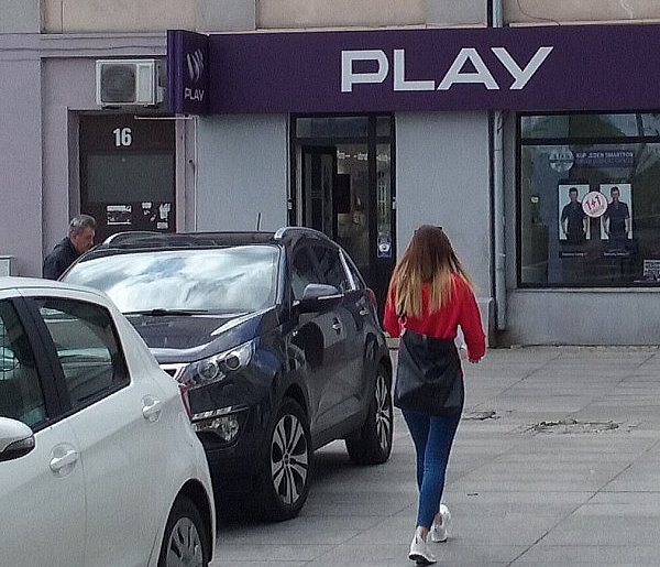 Play na celowniku UOKiK. Chodzi o pieniądze ściągane z kont klientów-35516