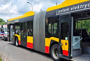 Wyjeżdżała autem z parkingu. Uderzyła w przejeżdżający autobus-35579