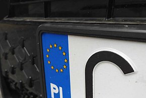 Rejestracja auta przez internet i koniec z przynoszeniem tablic. Rząd przyjął...-35702