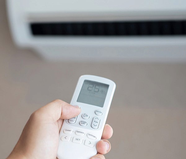 Chłodzisz się klimatyzacją? Oto, co najczęściej robią źle Polacy-35688