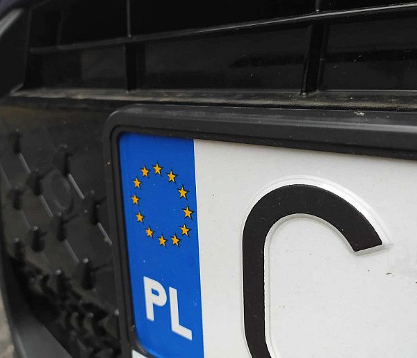 Rejestracja auta przez internet i koniec z przynoszeniem tablic. Rząd przyjął...-35702