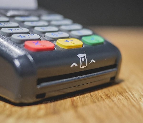 Zakaz sprzedaży i większy nadzór. Tych produktów nie kupią już nieletni-35747